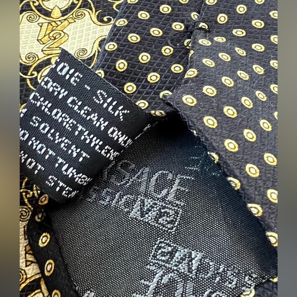Versace Classic V2 Gold and Black Printed Silk Tie Made in Italy - Picture 8 of 9